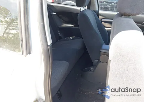 2001 Ford Focus Zx3 z USA, uszkodzony, nr VIN 3FAFP31311R243811